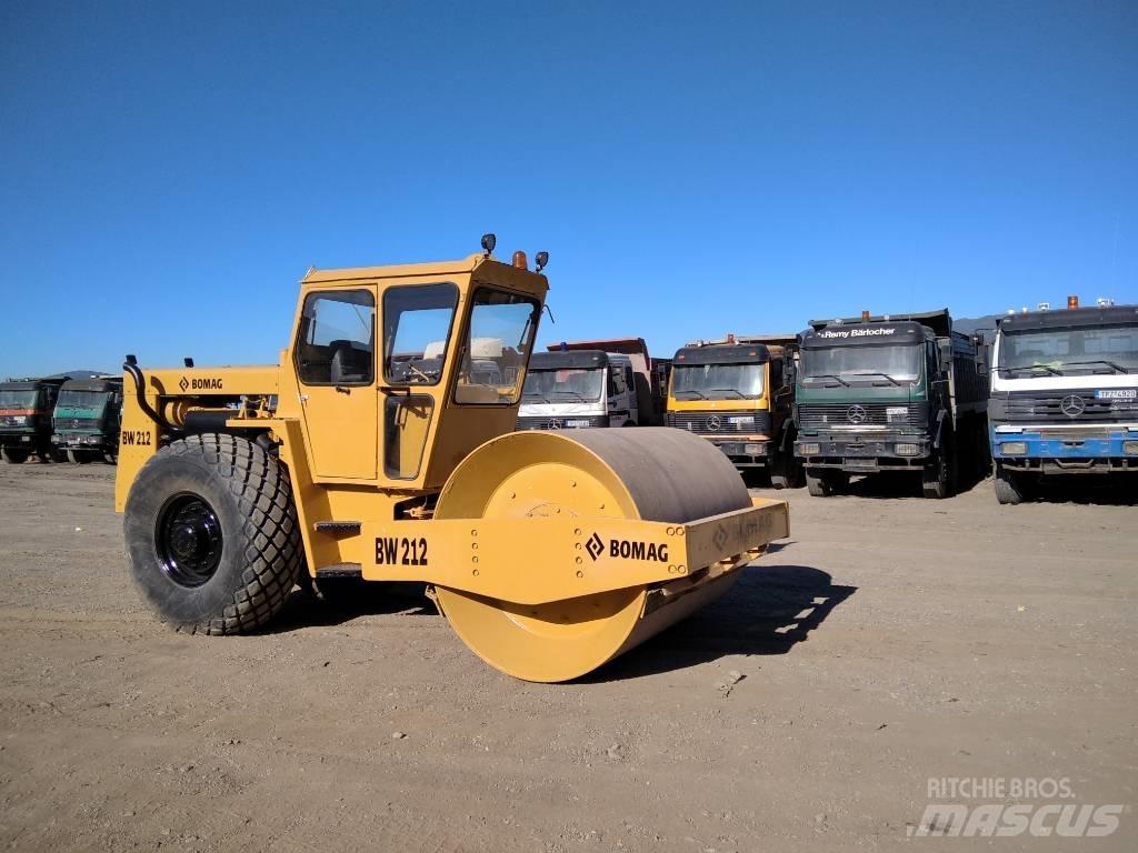 Bomag BW 212 مداحل أحادية الأسطوانة