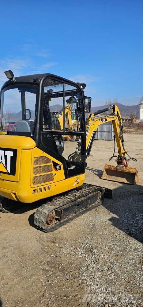 CAT 302.2 D حفارات صغيرة أقل من 7 طن (حفارات صغيرة)
