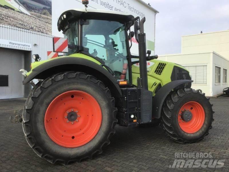 CLAAS AXION 810 الجرارات