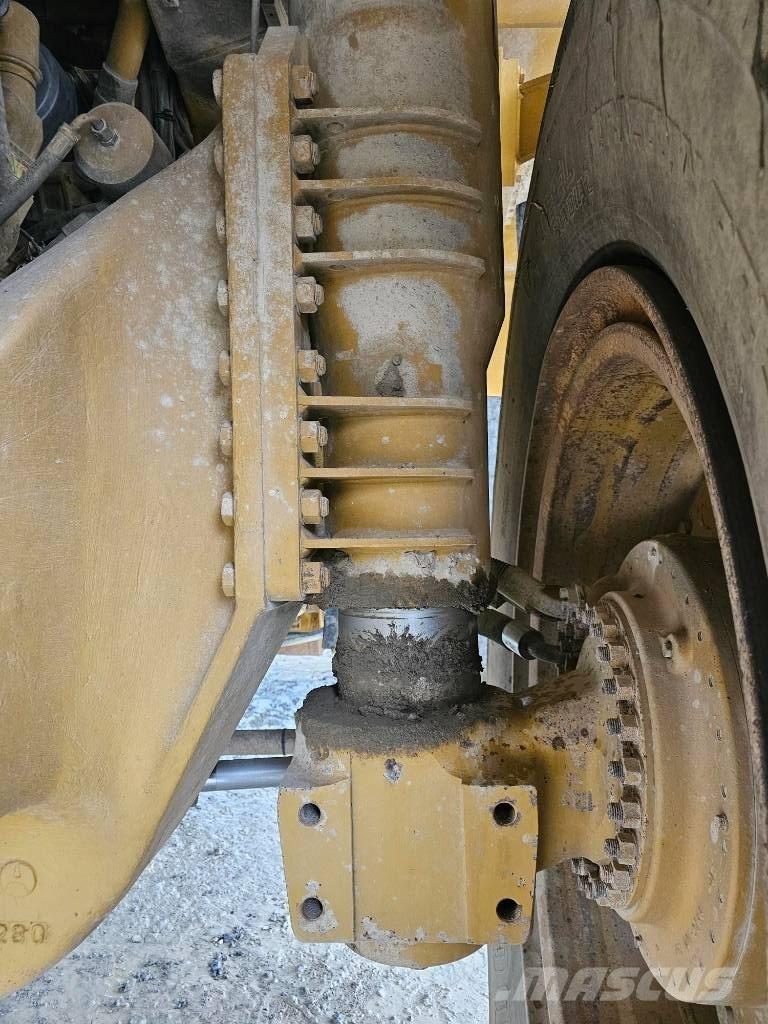 CAT 777 D شاحنات المخلفات الصلبة