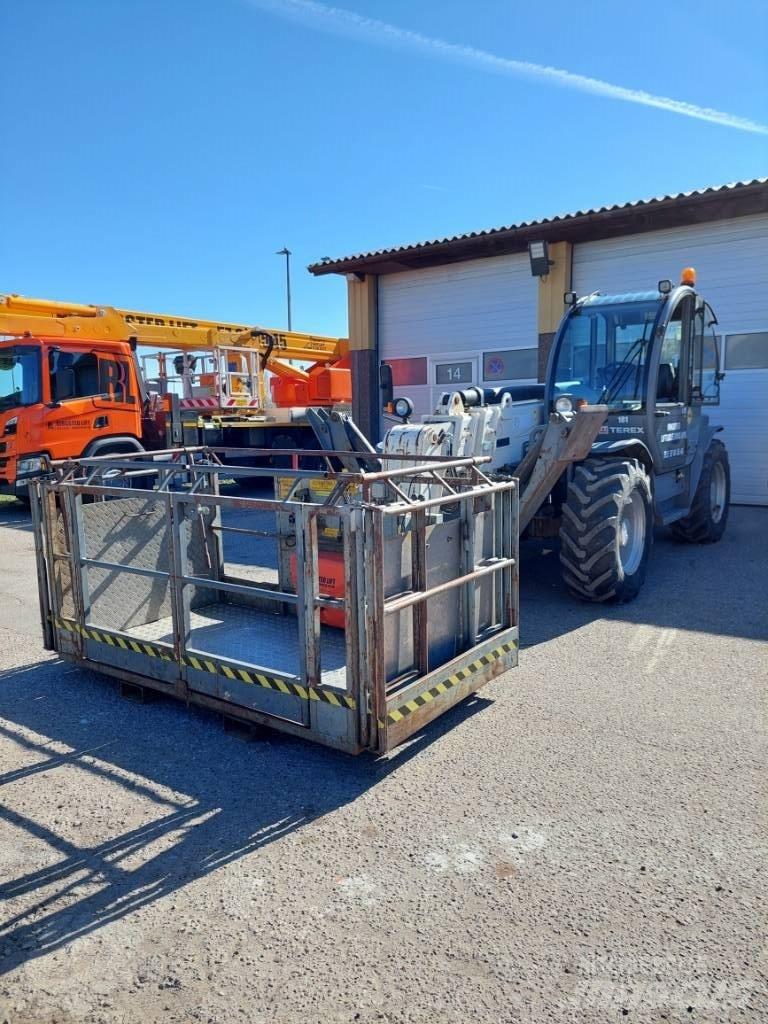 Terex 4514 مناولات متداخلة