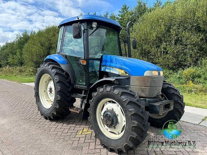 New Holland TD90 D الجرارات