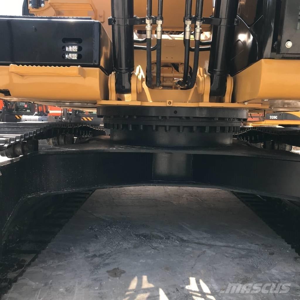 CAT 320 D L حفارات زحافة