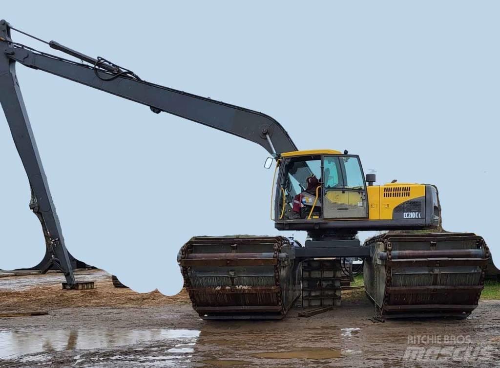 Volvo EC 210 C L الحفارات البرمائية