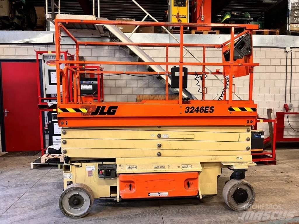 JLG 3246ES رافعات مقصية الشكل