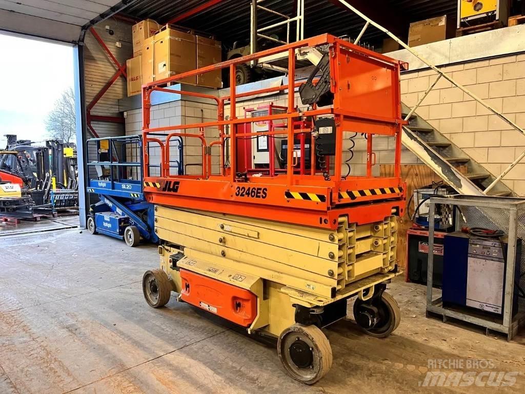 JLG 3246ES رافعات مقصية الشكل