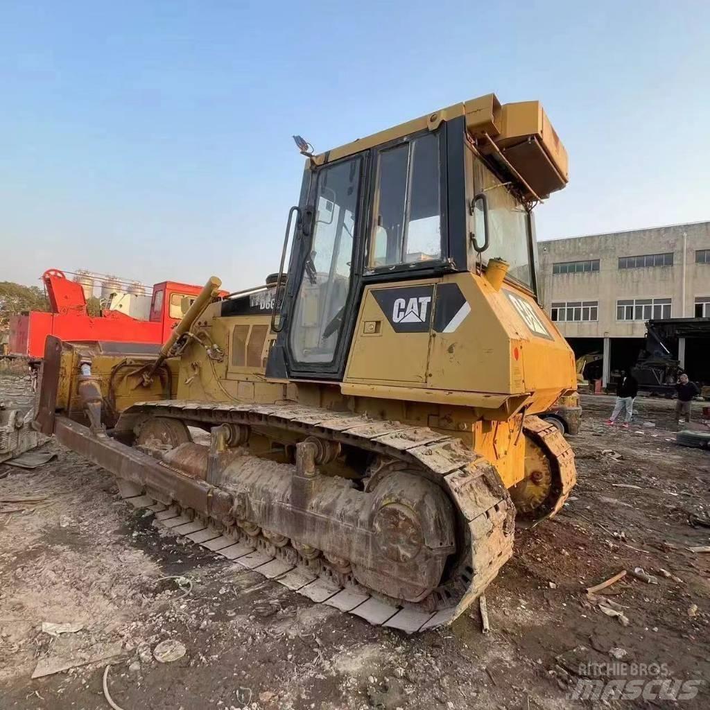 CAT D 6 G بلدوزرات مجنزرة