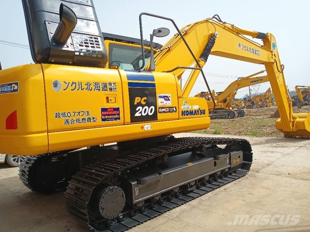 Komatsu PC200-8 حفارات زحافة