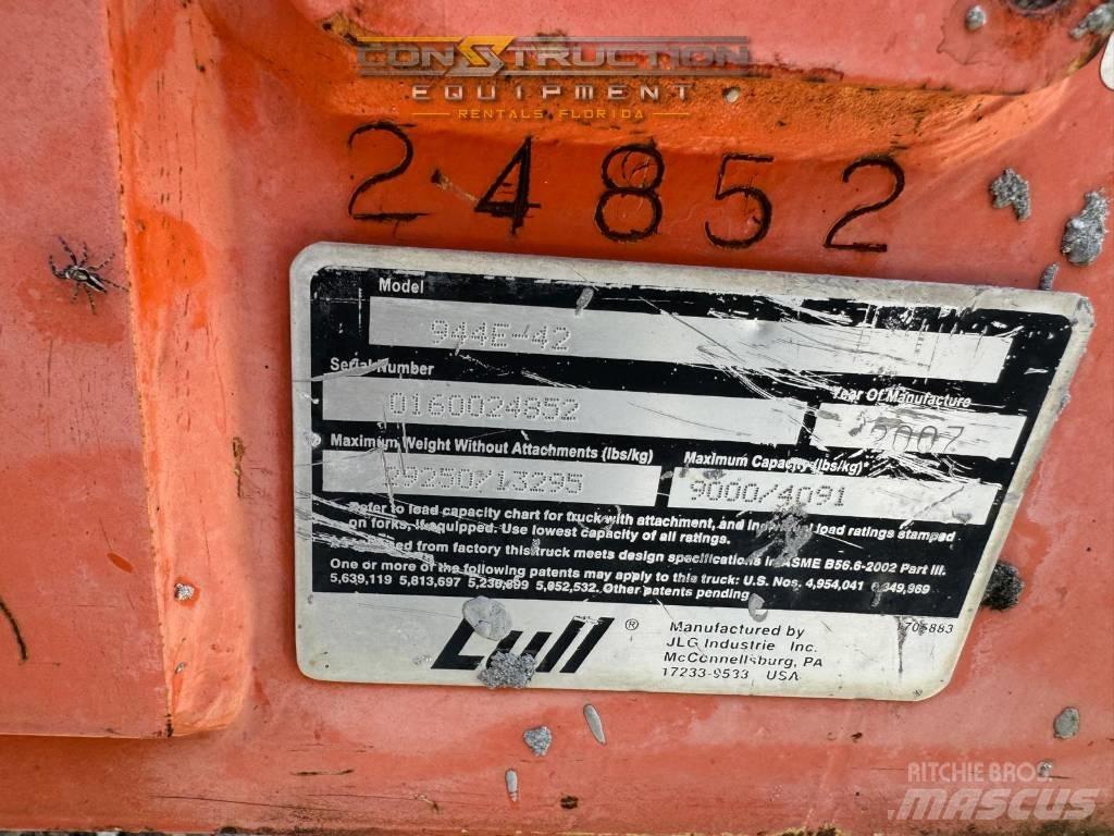 JLG 944 E-42 شاحنات ذات رافعات شوكية - أخرى