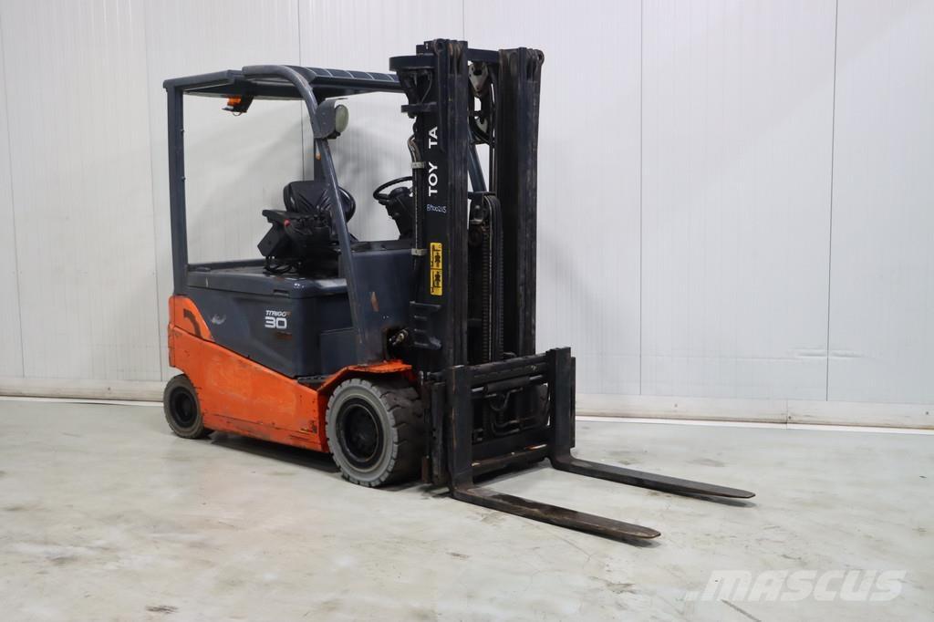 Toyota 8FBMT30 شاحنات ذات رافعات شوكية تعمل بالكهرباء