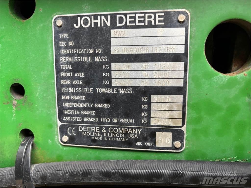 John Deere 6830 الجرارات