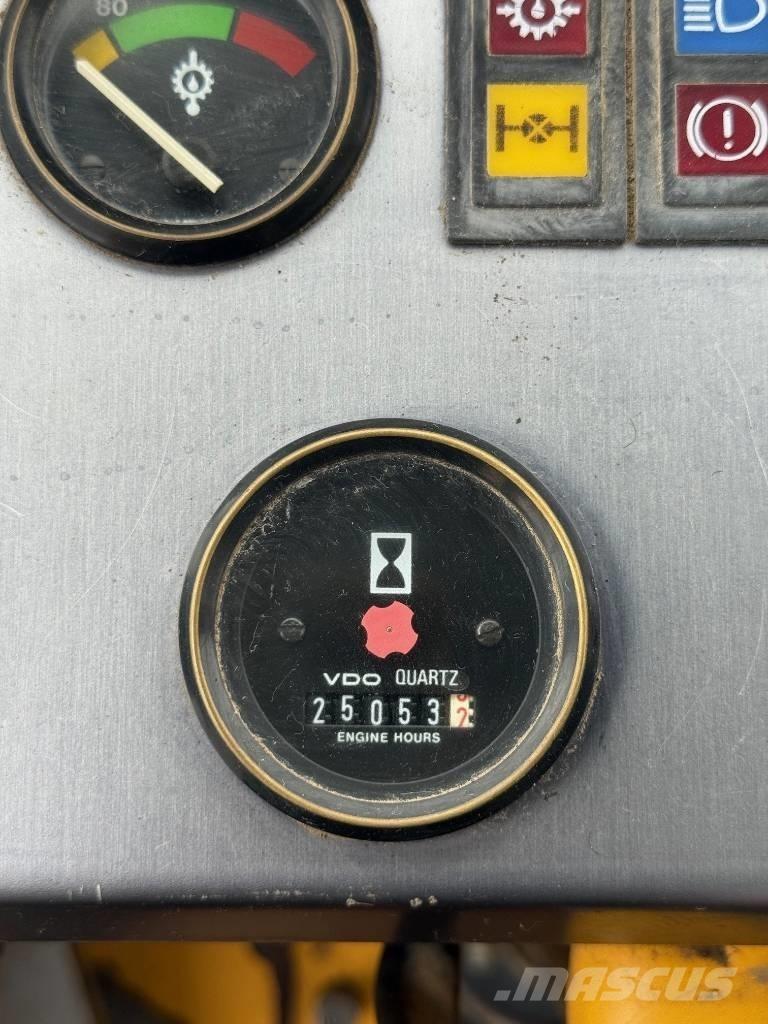 Volvo BM L 160 لوادر بعجل