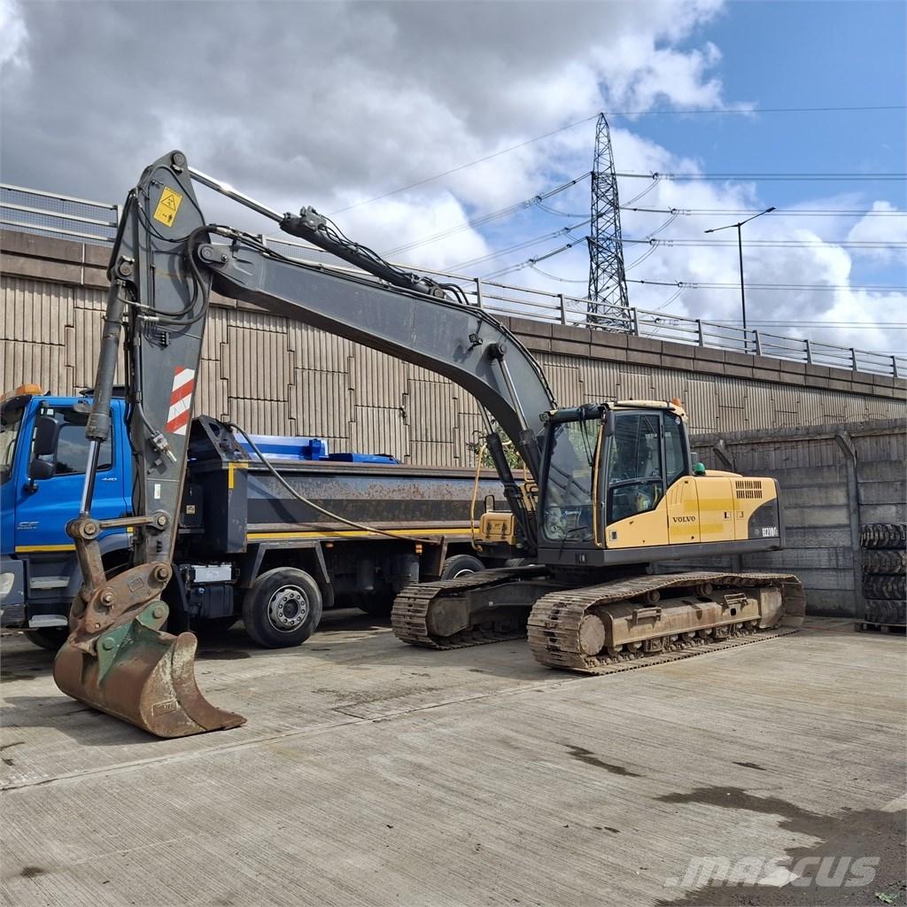 Volvo EC 210 C L حفارات زحافة