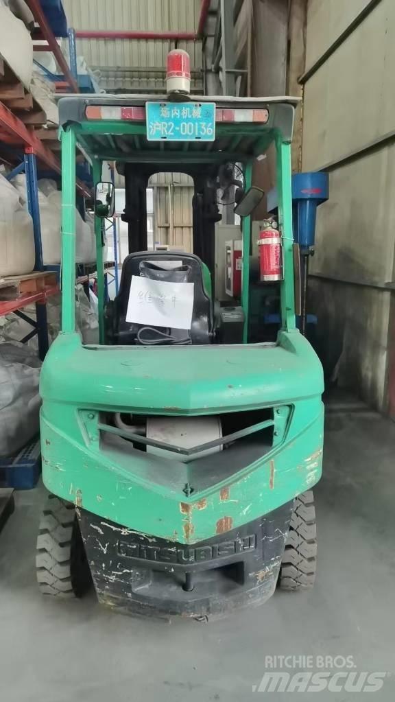 Mitsubishi FD 25 شاحنات الديزل