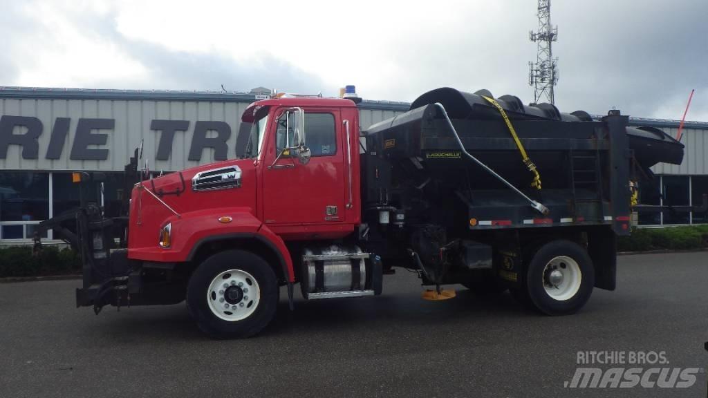 Western Star 4700 SB حراثات ونصول الجليد