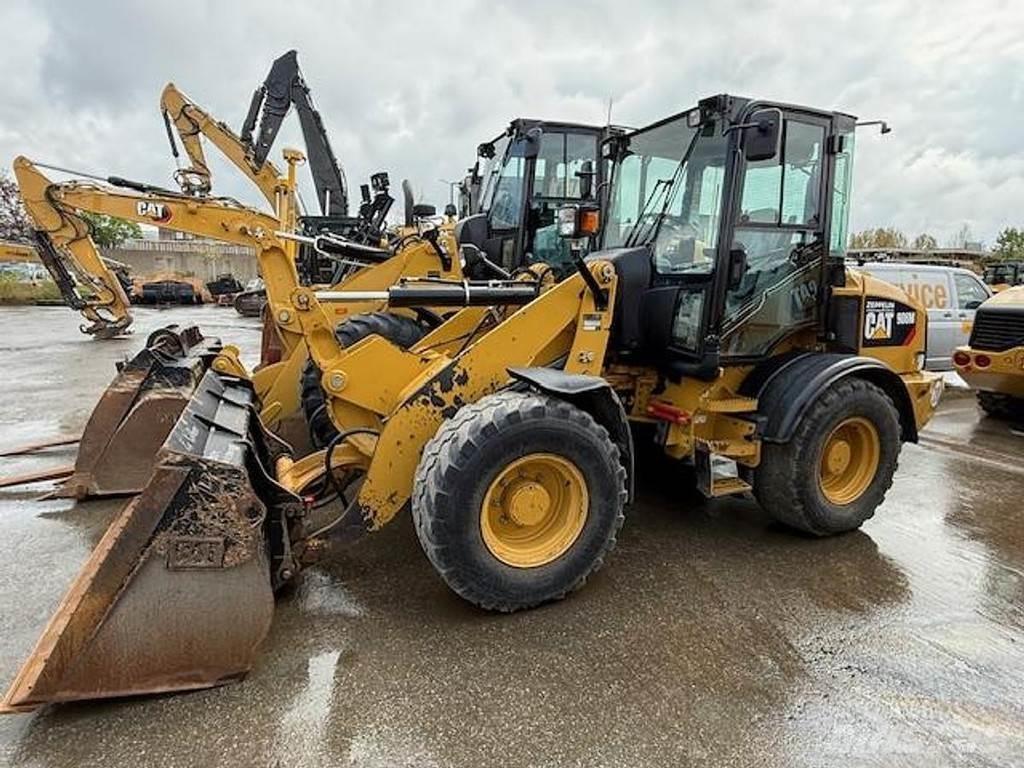 CAT 908M لوادر بعجل