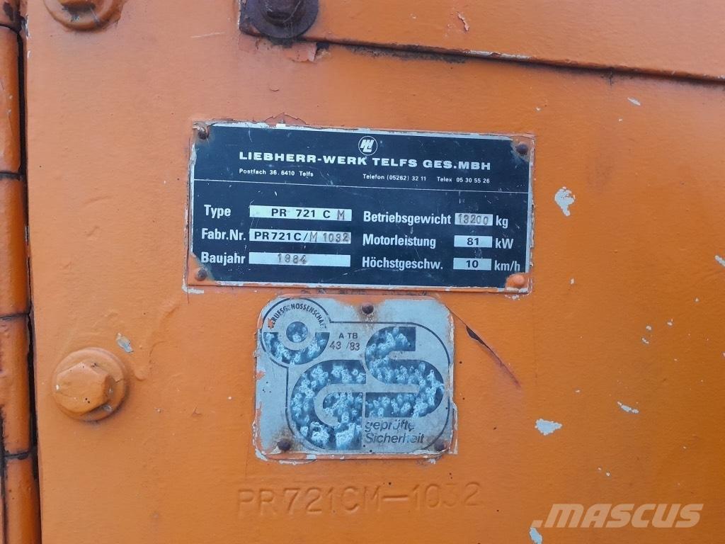 Liebherr PR 721 C بلدوزرات مجنزرة