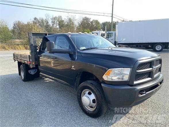 Dodge RAM 3500 شاحنات مسطحة/مفصلية الجوانب