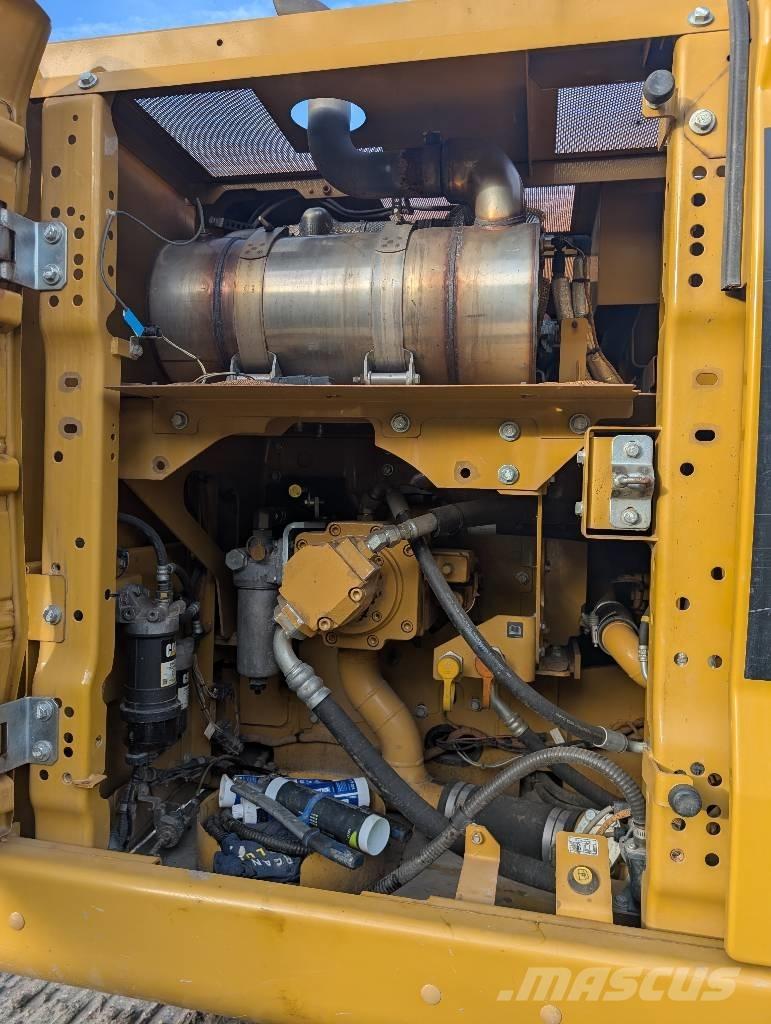 CAT 320 O7A حفارات زحافة