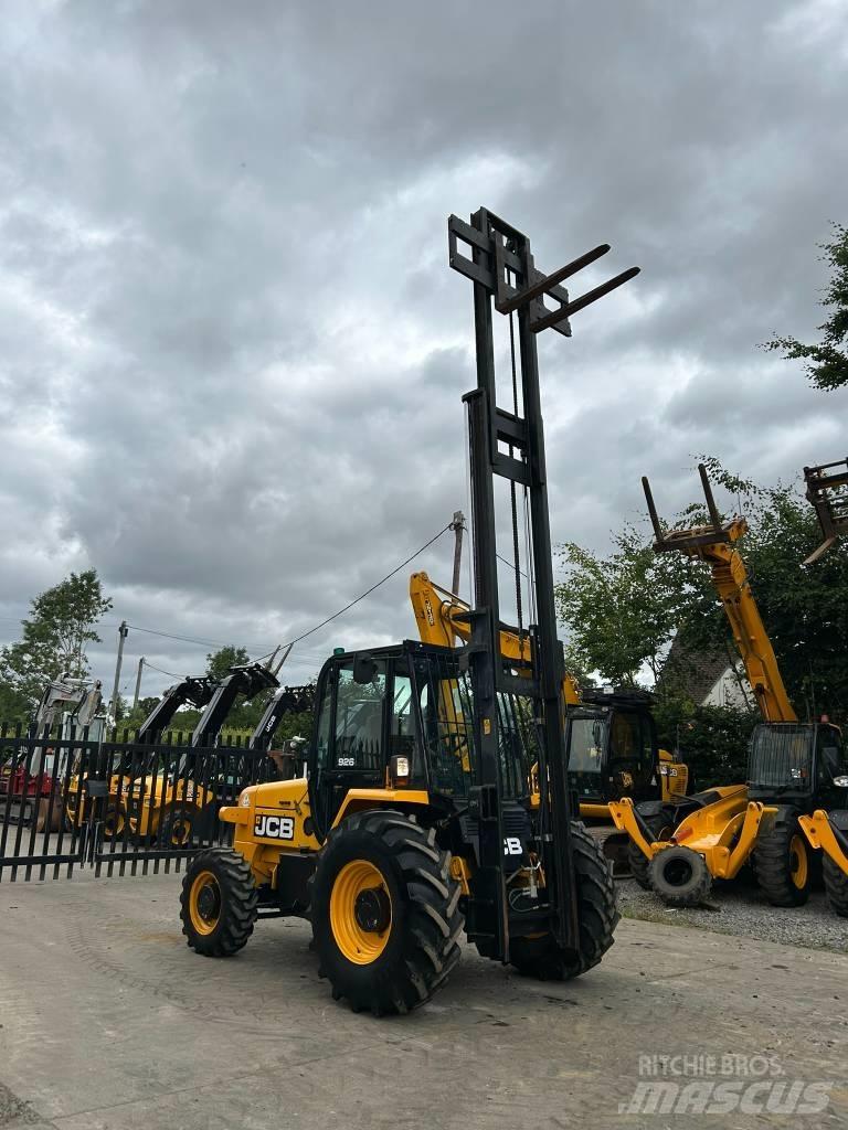 JCB 926 RTFL شاحنات الطرق الوعرة