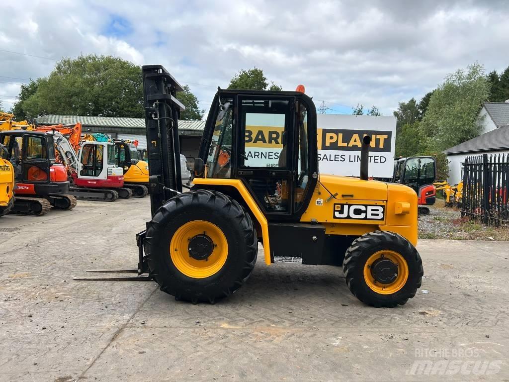 JCB 926 RTFL شاحنات الطرق الوعرة