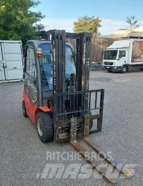 Manitou MI 25 شاحنات الديزل