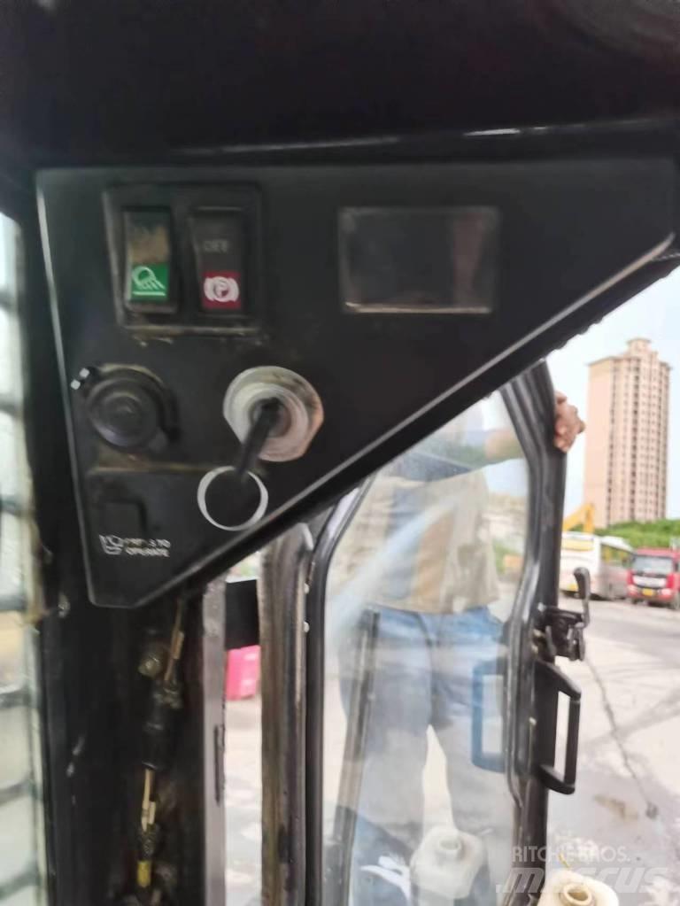 Bobcat S 250 لوادر انزلاقية التوجيه