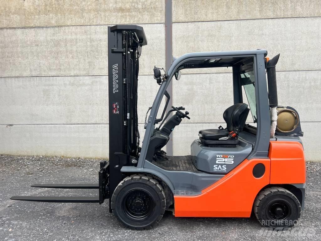 Toyota 02-8 FGF 25 شاحنات LPG