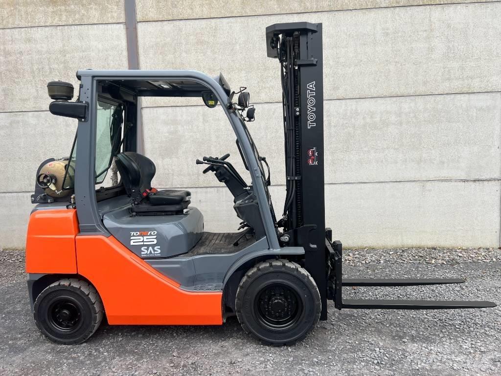 Toyota 02-8 FGF 25 شاحنات LPG