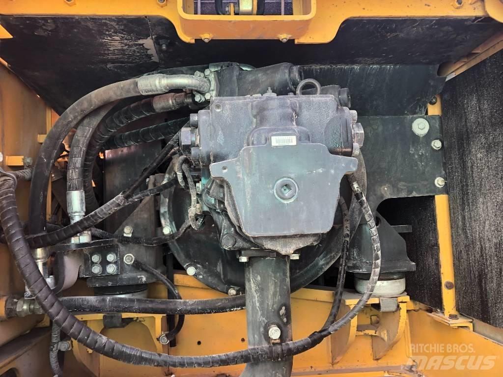 Komatsu 350 حفارات زحافة