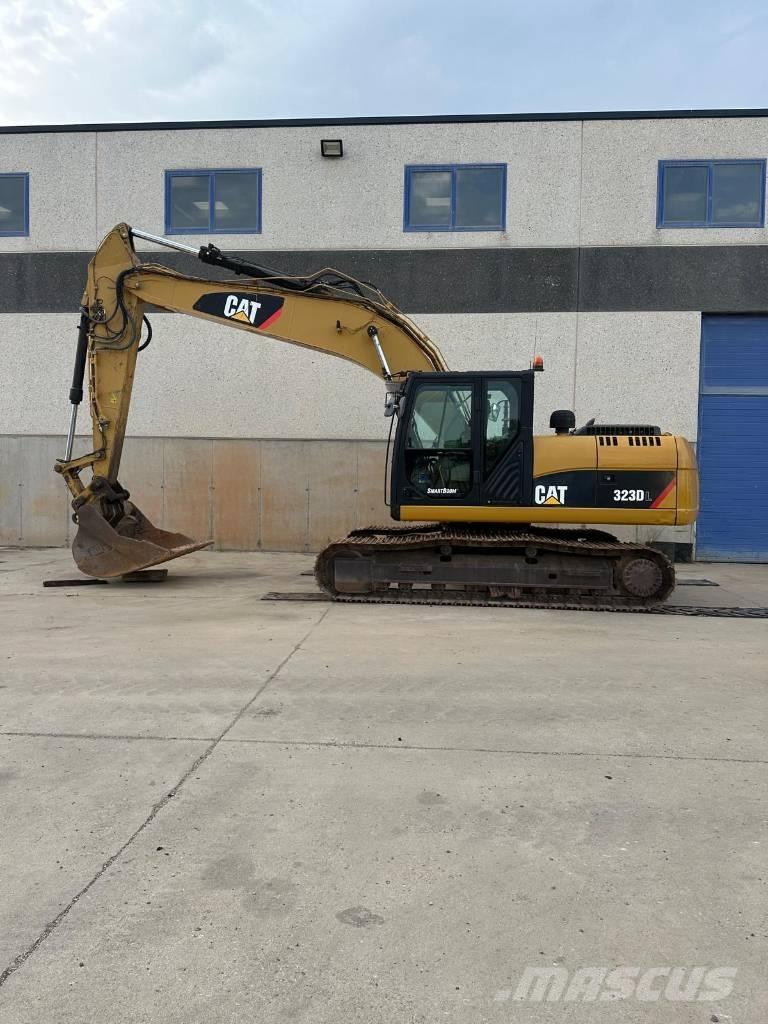 CAT 323 D LN حفارات زحافة