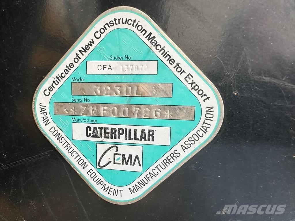 CAT 323 D LN حفارات زحافة