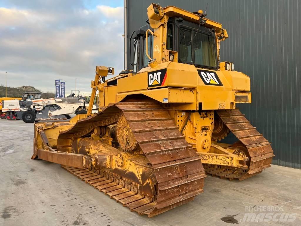 CAT D6T LGP بلدوزرات مجنزرة