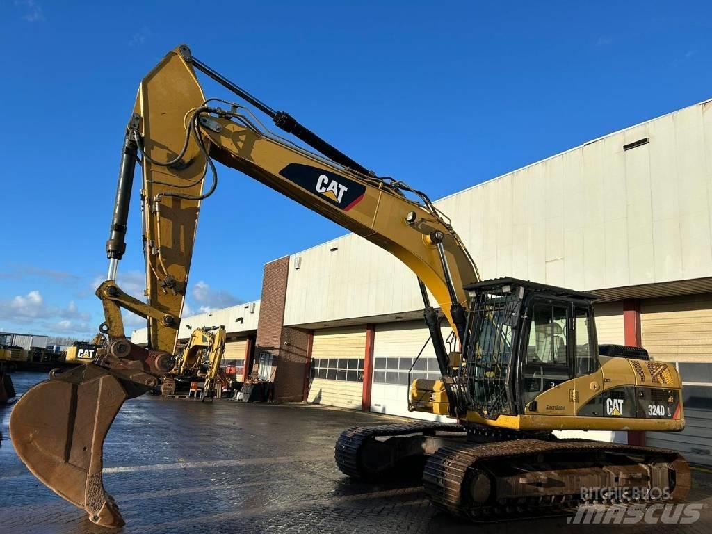 CAT 324 D L حفارات زحافة