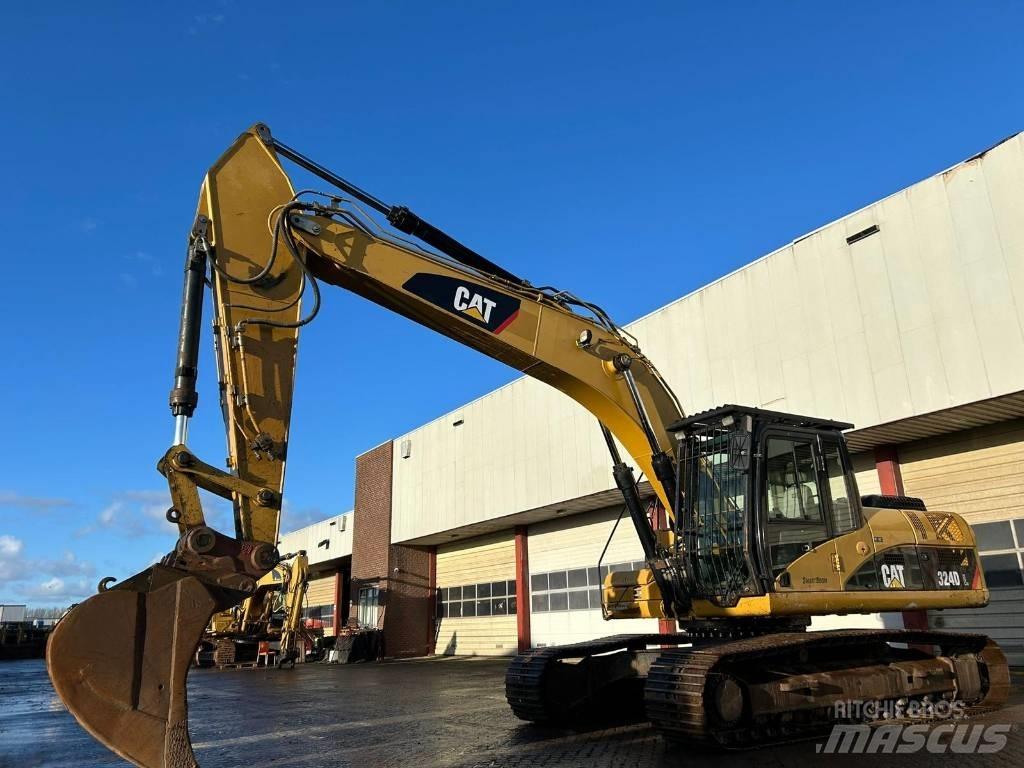 CAT 324 D L حفارات زحافة