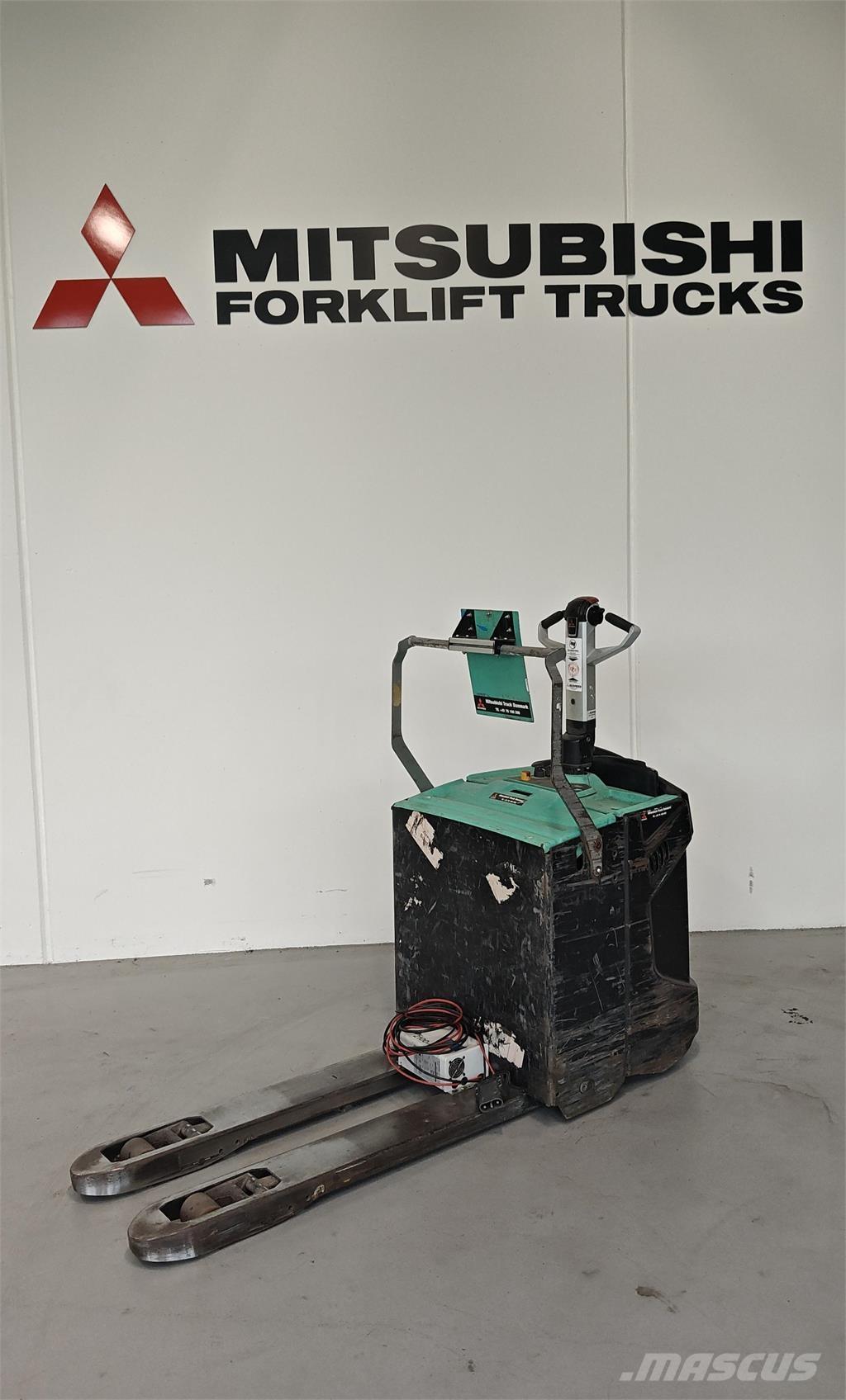 Mitsubishi PBV20N2 شاحنة ذات منصة