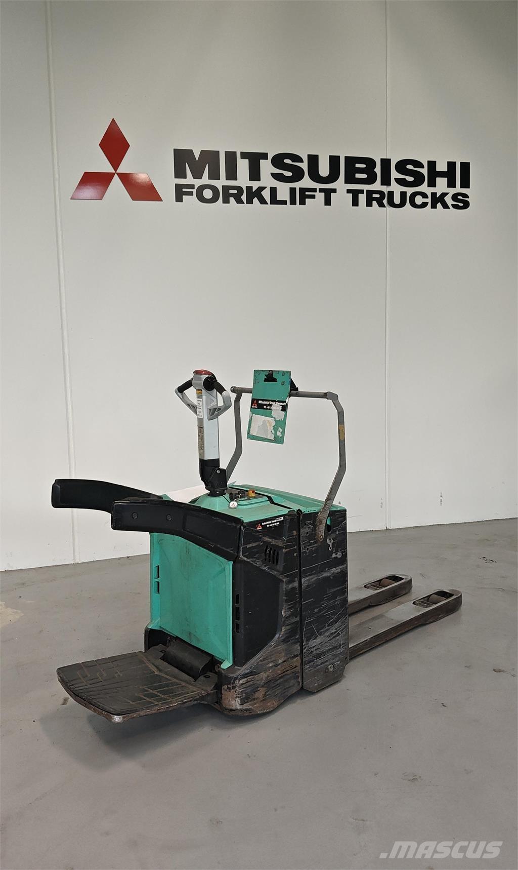 Mitsubishi PBV20N2 شاحنة ذات منصة