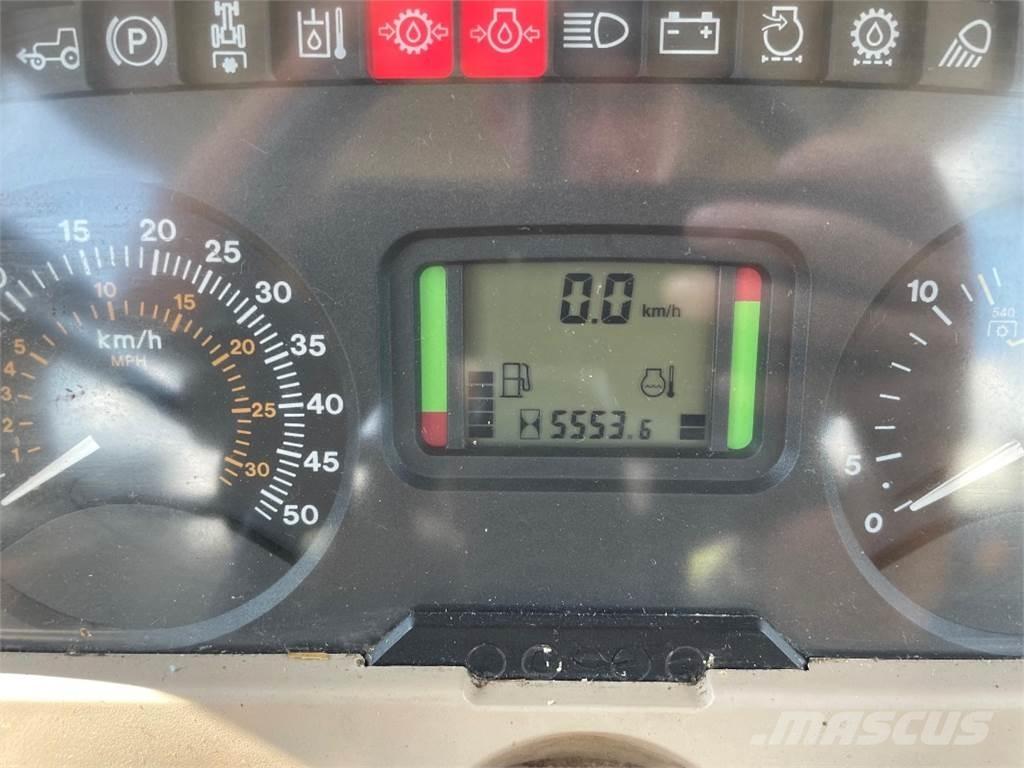 John Deere 5820 الجرارات