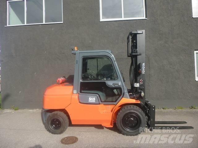 Toyota 7 FD A 50 شاحنات الديزل