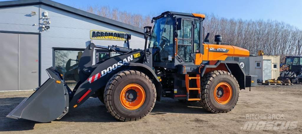 Doosan DL 220 لوادر بعجل