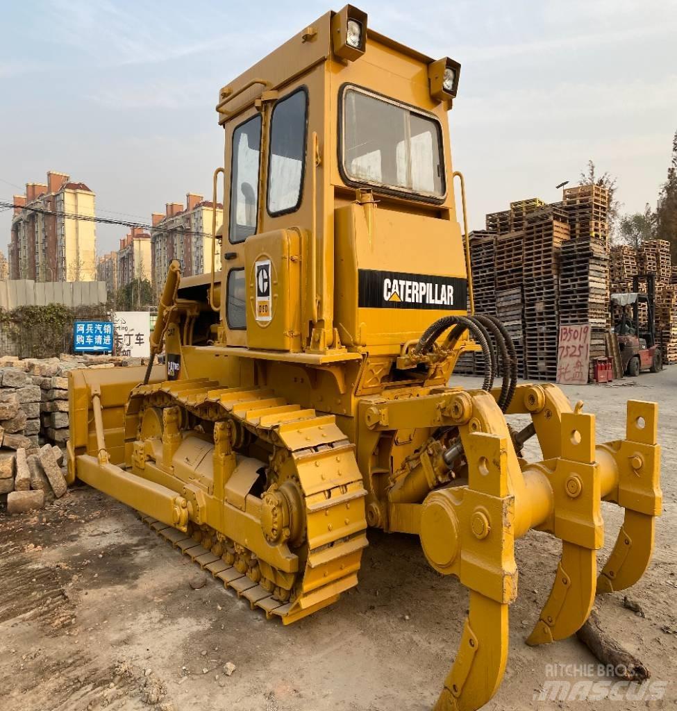 CAT D 6 D بلدوزرات مجنزرة