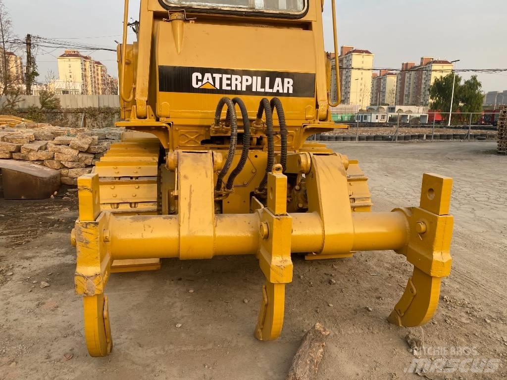 CAT D 6 D بلدوزرات مجنزرة