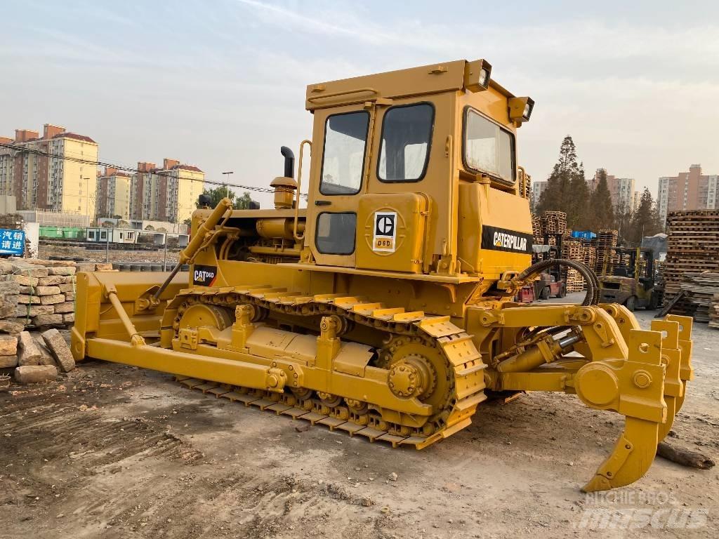 CAT D 6 D بلدوزرات مجنزرة