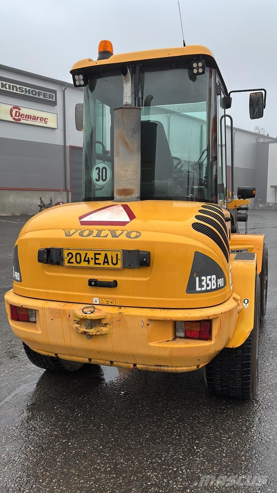 Volvo L35B لوادر بعجل