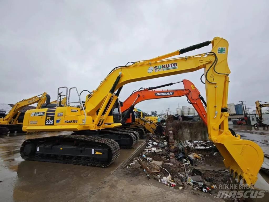 Komatsu PC 220-8 حفارات زحافة