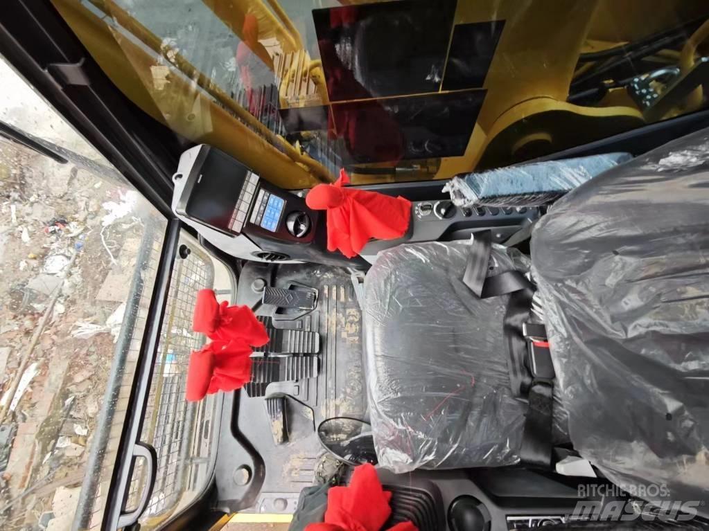 Komatsu PC 220-8 حفارات زحافة