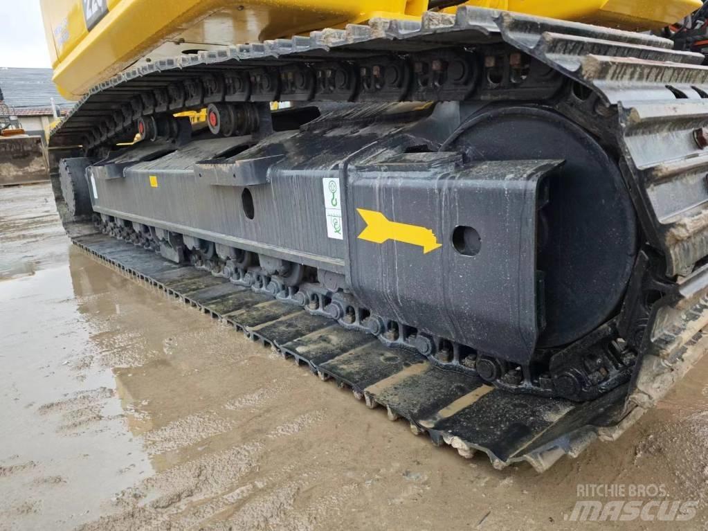 Komatsu PC 220-8 حفارات زحافة