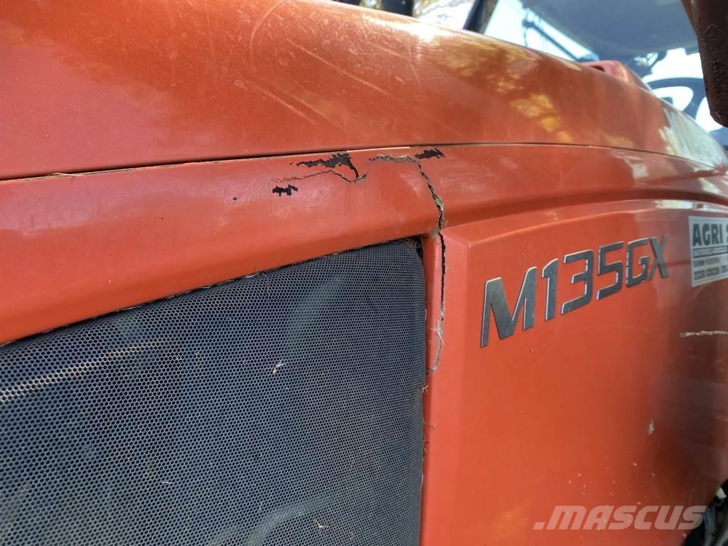 Kubota M 135 GX الجرارات