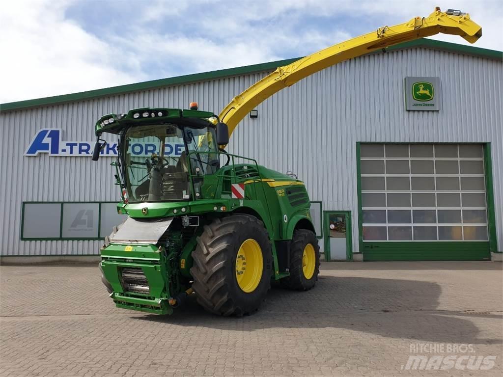 John Deere 8500 حصادات الأعلاف