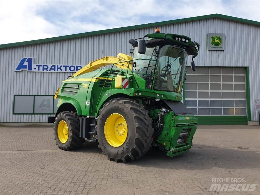 John Deere 8500 حصادات الأعلاف